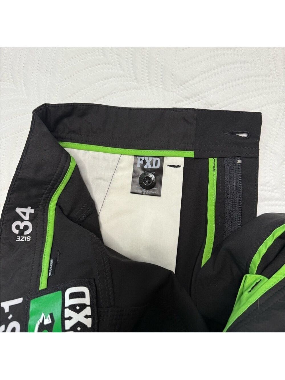 FDX Men’s Black Cargo Shorts. Size 34 - Picture 9 of 9